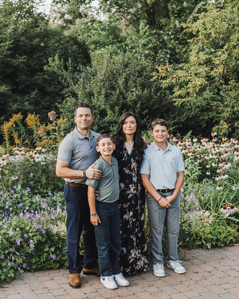 Summer family photography session at Watson’s Mill in Manotick, Ontario by Brooklyn Conroy Photography.