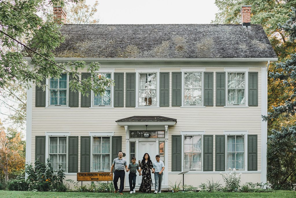 Summer family photography session at Watson’s Mill in Manotick, Ontario by Brooklyn Conroy Photography.
