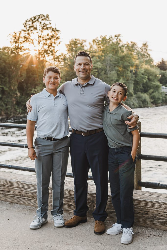 Summer family photography session at Watson’s Mill in Manotick, Ontario by Brooklyn Conroy Photography.