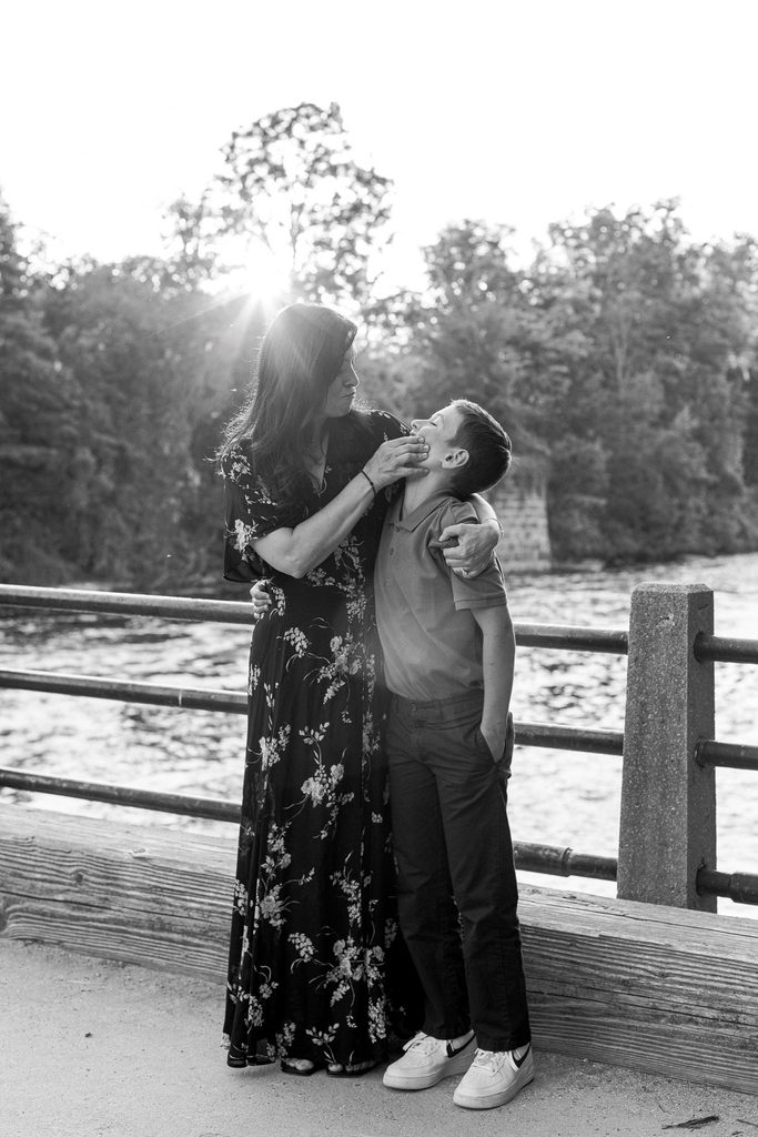 Summer family photography session at Watson’s Mill in Manotick, Ontario by Brooklyn Conroy Photography.