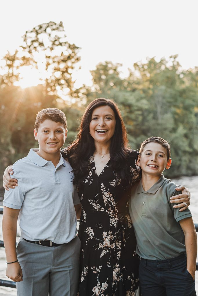 Summer family photography session at Watson’s Mill in Manotick, Ontario by Brooklyn Conroy Photography.