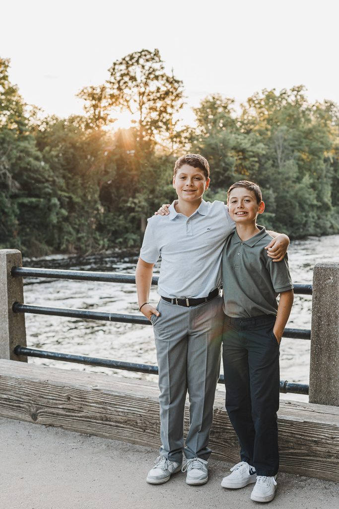 Summer family photography session at Watson’s Mill in Manotick, Ontario by Brooklyn Conroy Photography.
