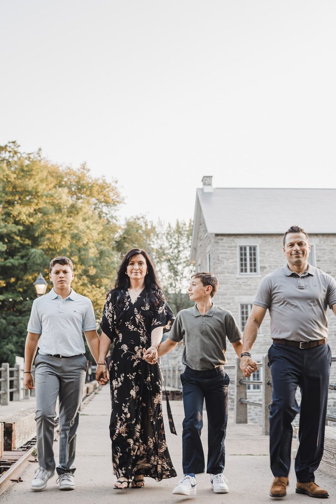Summer family photography session at Watson’s Mill in Manotick, Ontario by Brooklyn Conroy Photography.