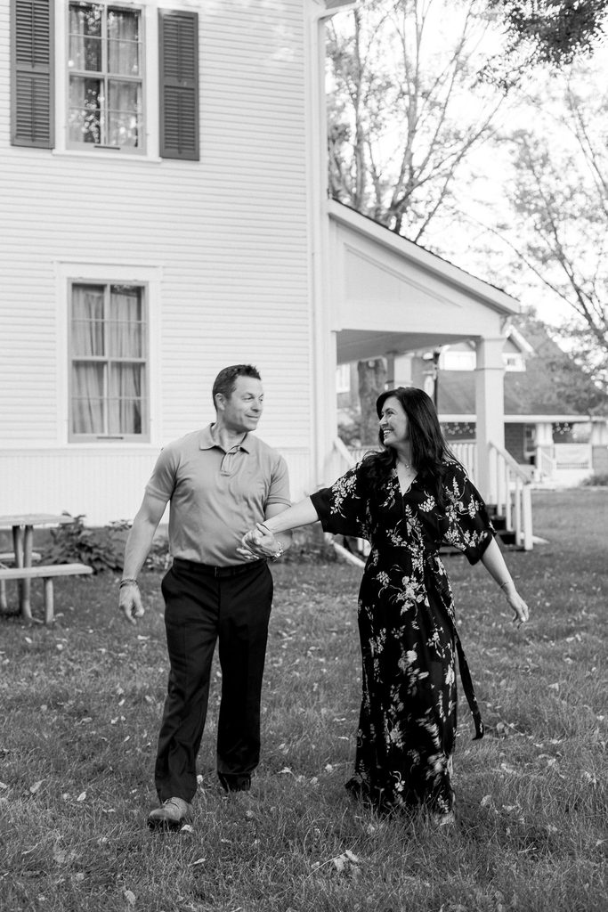 Summer family photography session at Watson’s Mill in Manotick, Ontario by Brooklyn Conroy Photography.